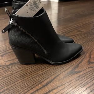 Universal Thread  Women's Size 9 Black Ankle Boots ✨️NWT ✨️